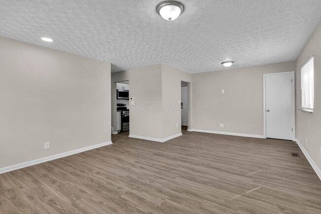 Building Photo - 3134 Medina Ave