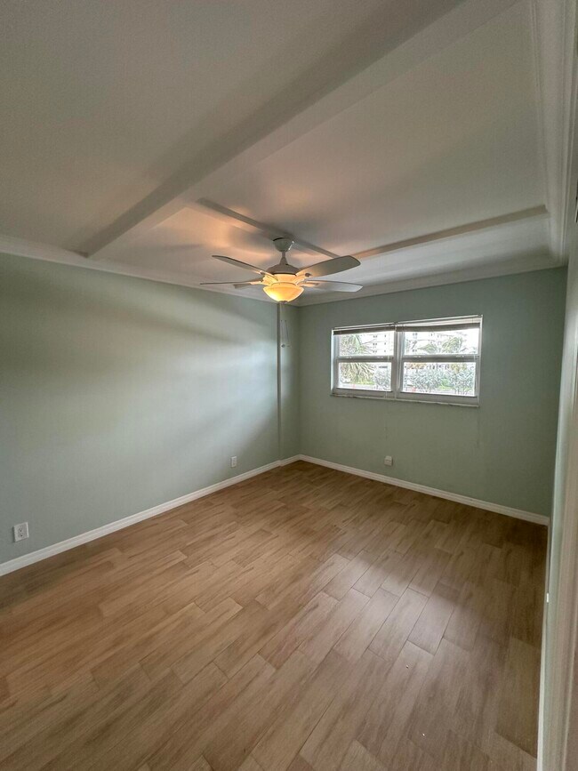 Building Photo - 3224 S Ocean Blvd