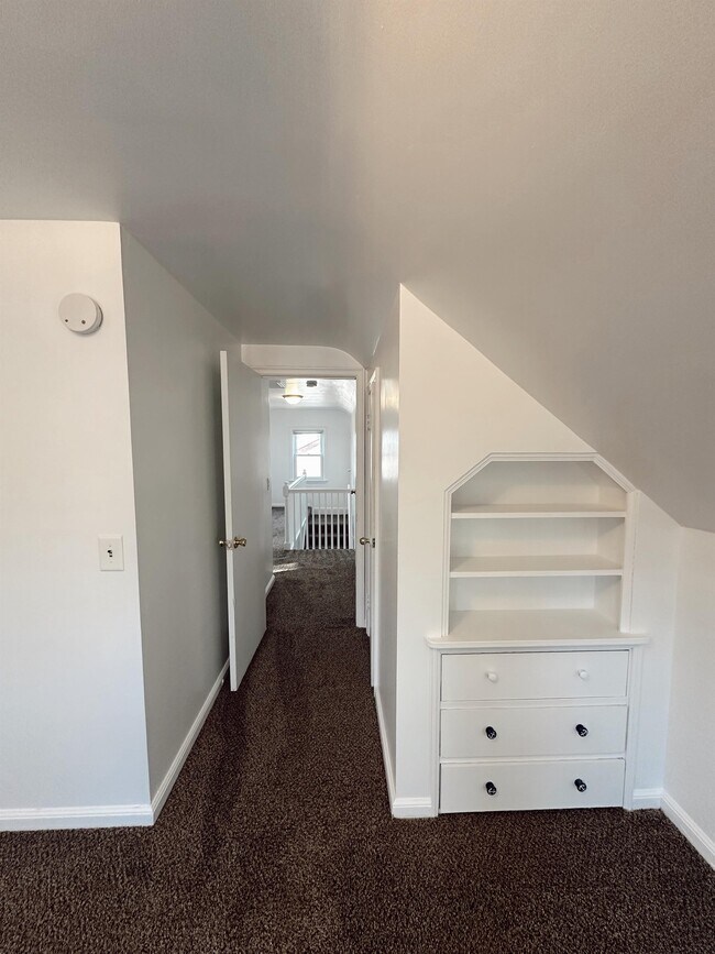 Building Photo - 605 12th St N