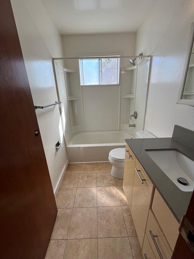 Building Photo - 1822 Francisco St