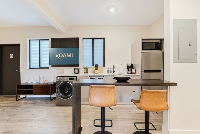 Building Photo - 3031 NE 4th Ave