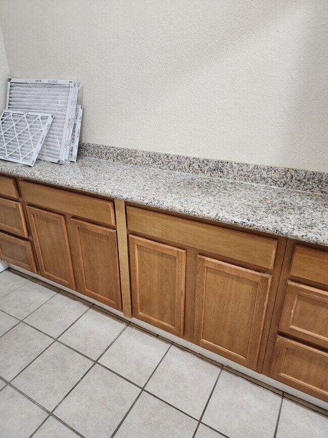 Building Photo - 3 bedroom 1 bath with Garage converted to ...