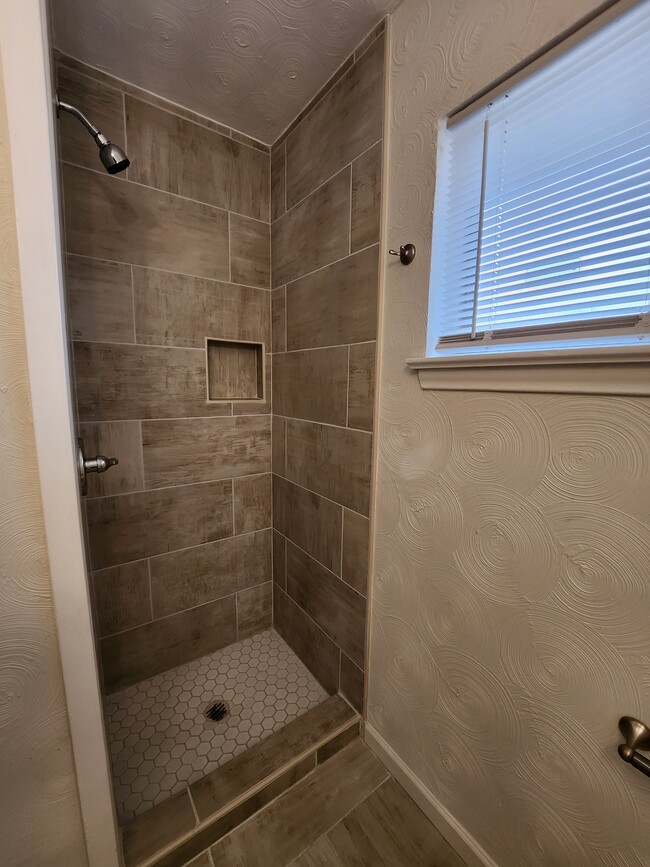 Building Photo - 1435 Templecliff Dr