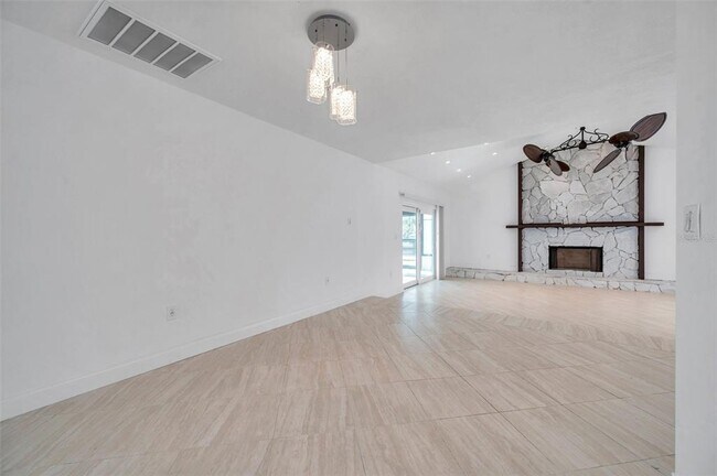 Building Photo - 13836 Darlene Ave