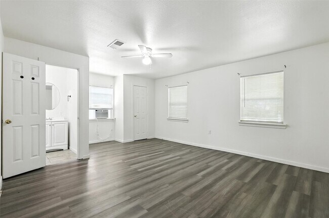 Building Photo - 7841 Abbott Dr
