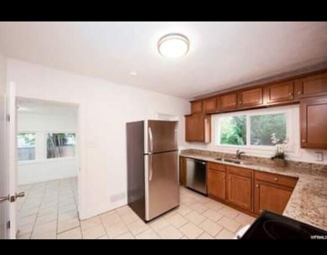 Building Photo - 11 N 300 W