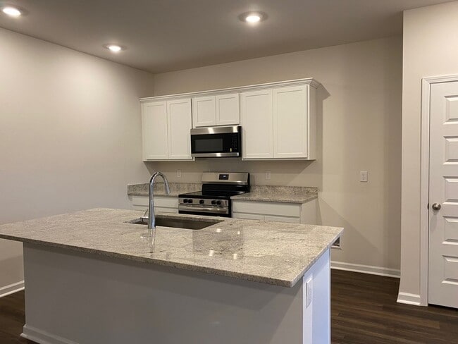 Building Photo - 3404 Feldspar Dr SW