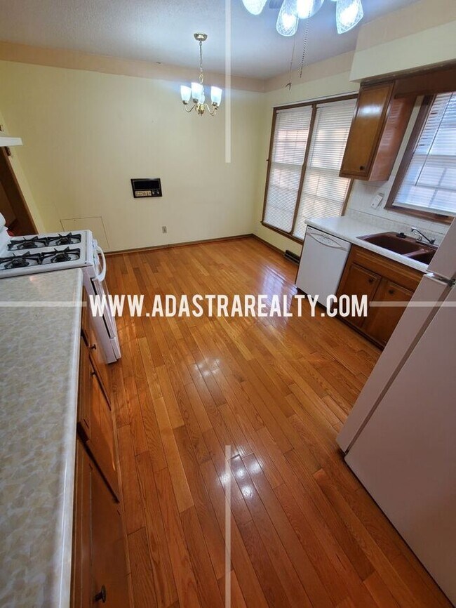 Building Photo - Five Bedroom Home in South KC-Available NOW!!
