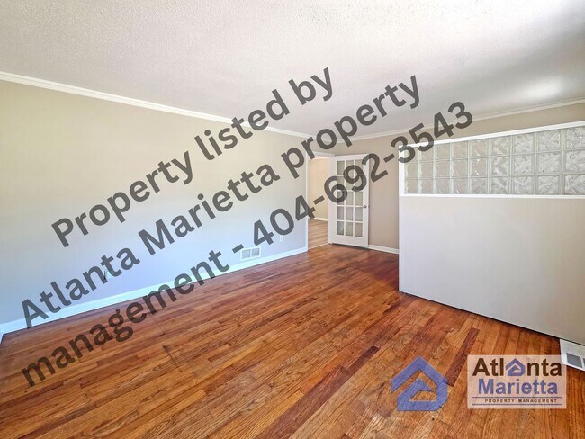 Building Photo - Charming Renovated Ranch on Private Wooded...