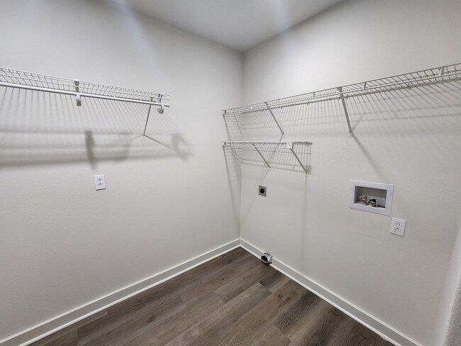 Building Photo - 1906 Alcoa Blvd