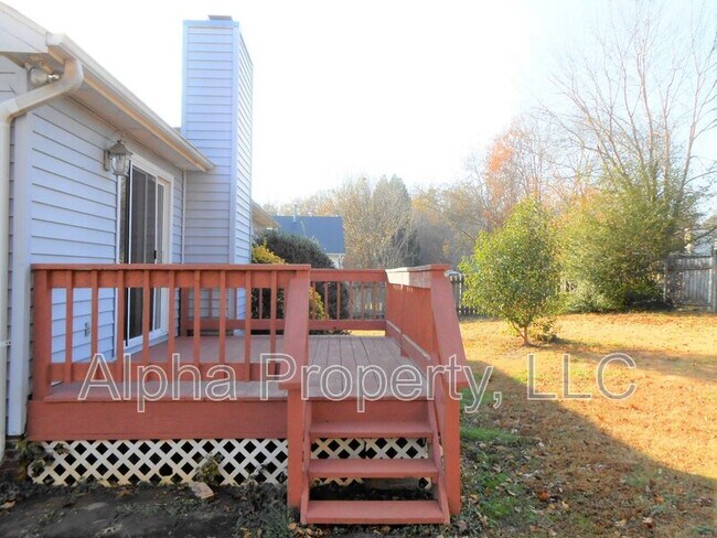 Building Photo - 305 Fairdale Dr