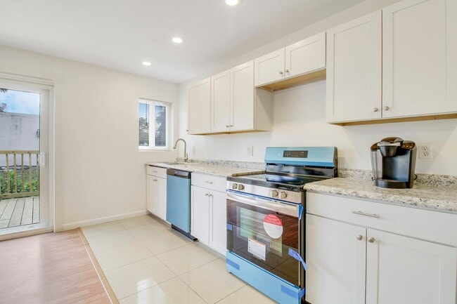 Building Photo - 110 N C St