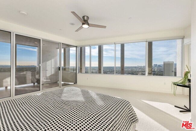 Building Photo - 5670 Wilshire Blvd