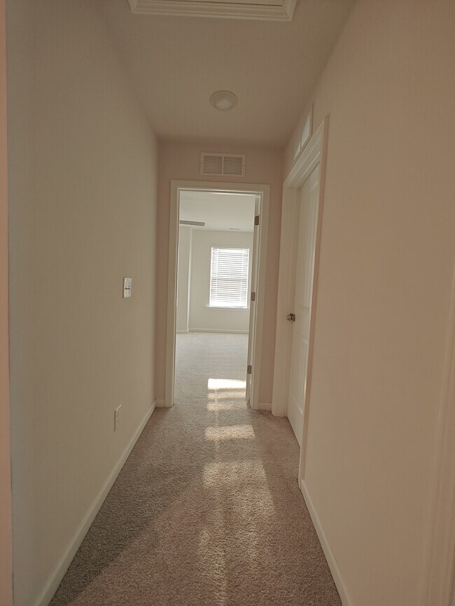Building Photo - 756 Creekway Dr