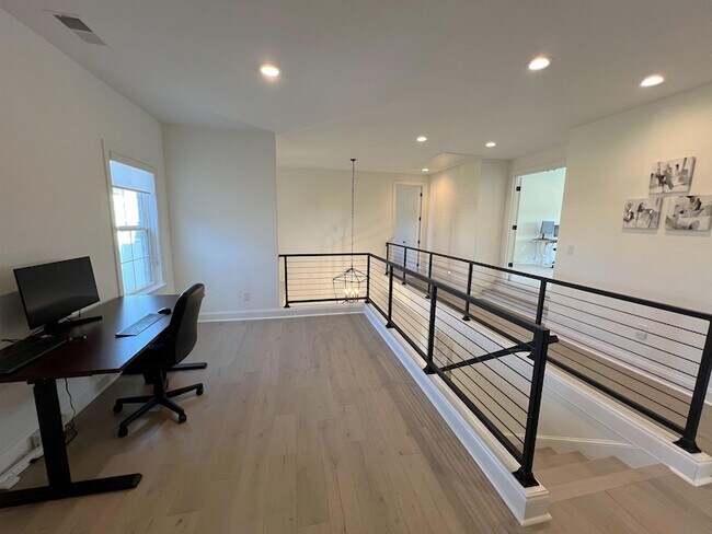 Building Photo - 607 Covington Walk Ln S