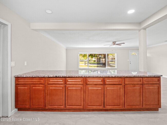 Building Photo - 7740 Pine Lake Dr