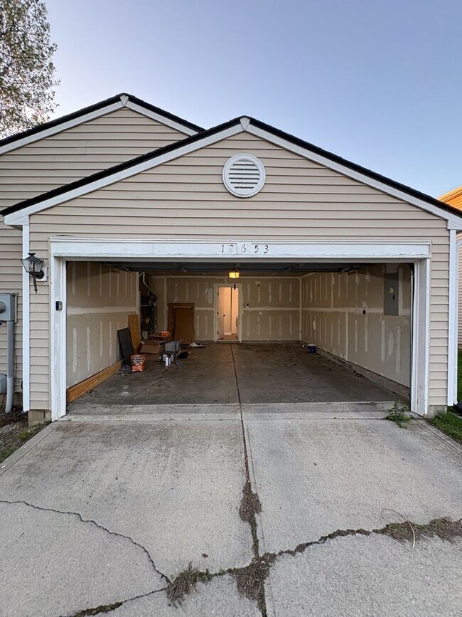 Building Photo - Beautiful 3 Bedroom, 2 Bath Available Now!