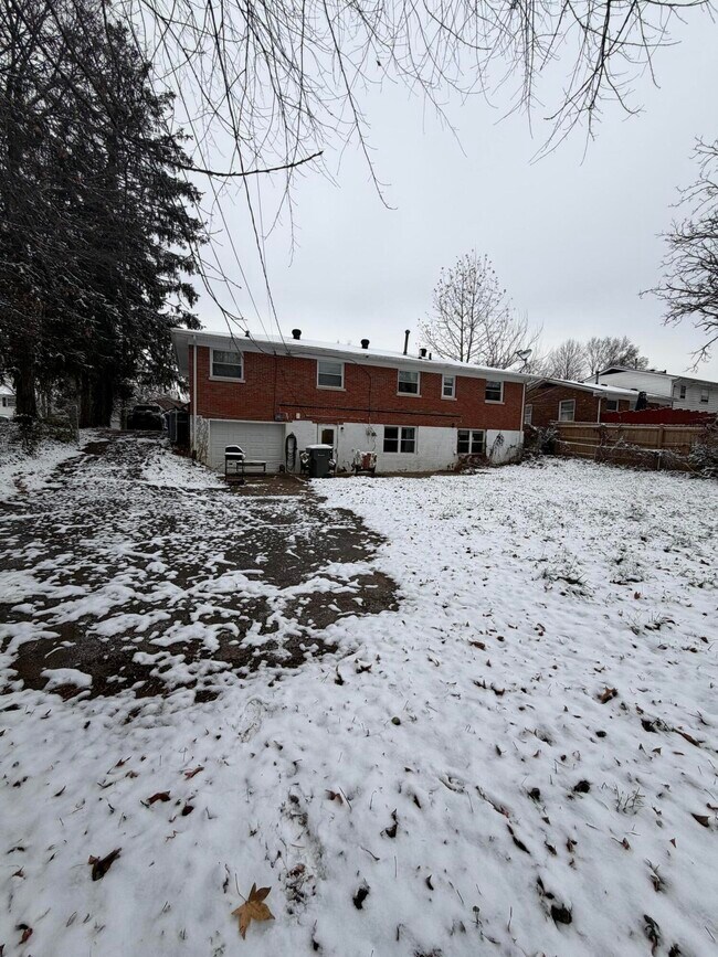 Building Photo - 2060 Alexandria Dr