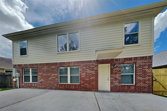 Building Photo - 26880 Armor Oaks Dr