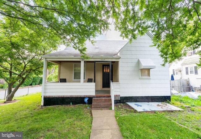 Building Photo - 1037 16th St S