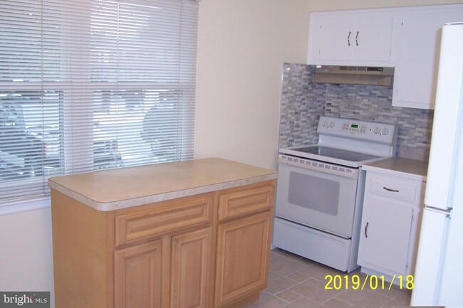 Building Photo - 2002 Silver Ct