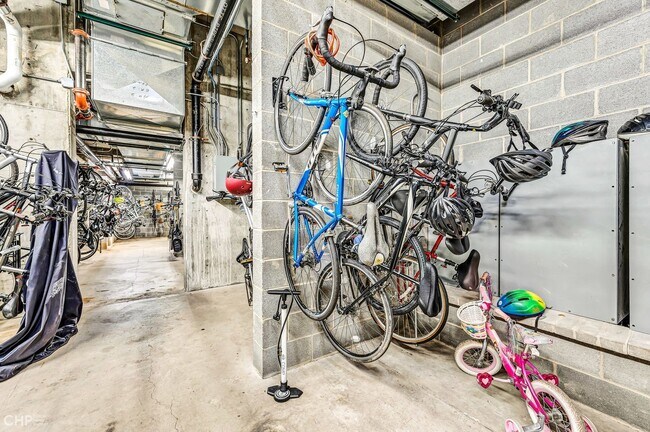 Building Photo - 1717 S Prairie Ave