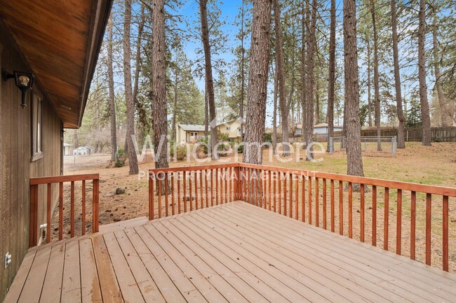 Building Photo - Country Living Multi Level in Ponderosa