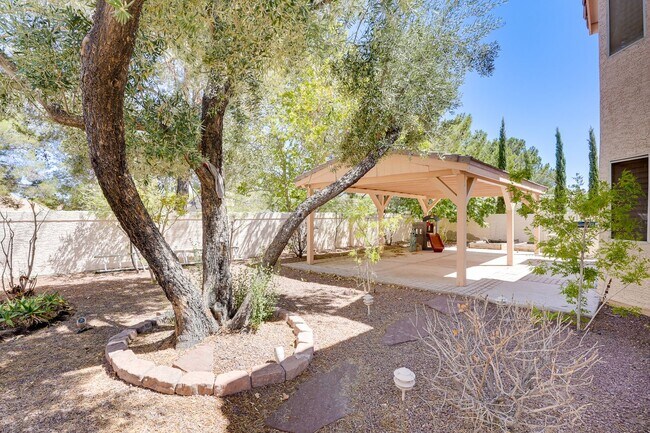 Building Photo - Luxury Meets Comfort in This Beautiful 4-Bedroom Retreat
