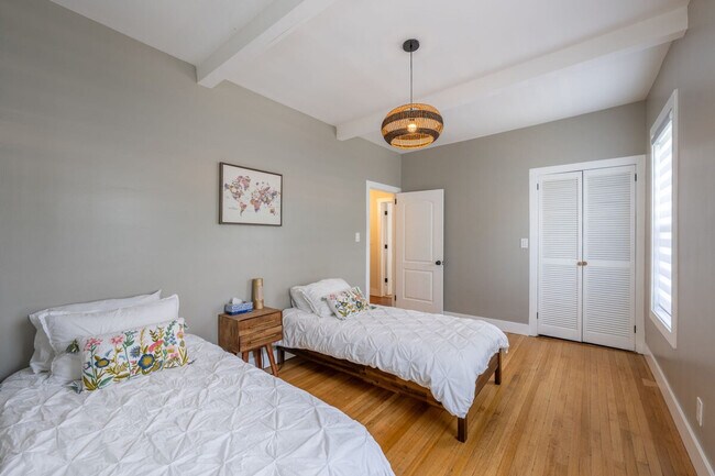 Building Photo - 139 W 4th Ave