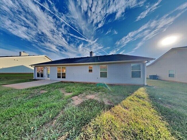 Building Photo - You'll want to see this home for yourself!