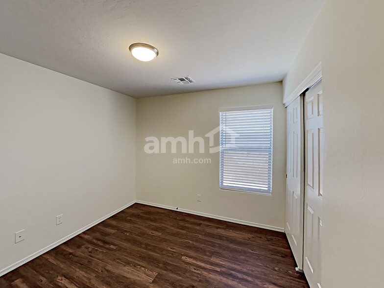 Building Photo - 12584 W Clarendon Ave