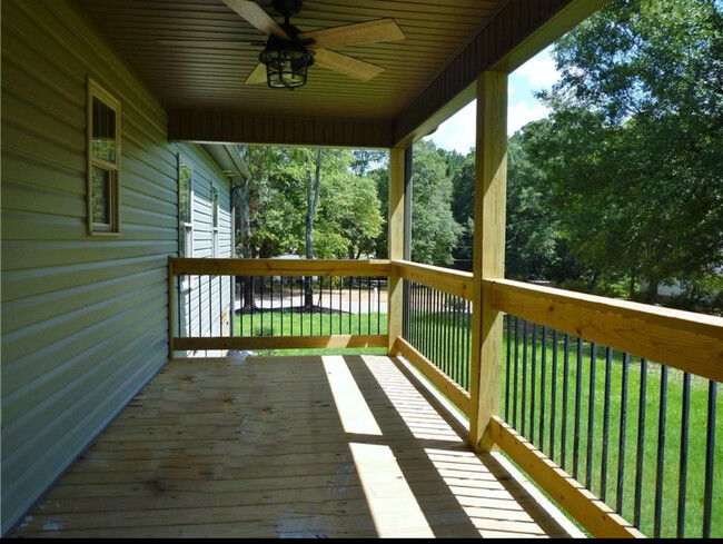 Building Photo - 100 Amberwood Dr