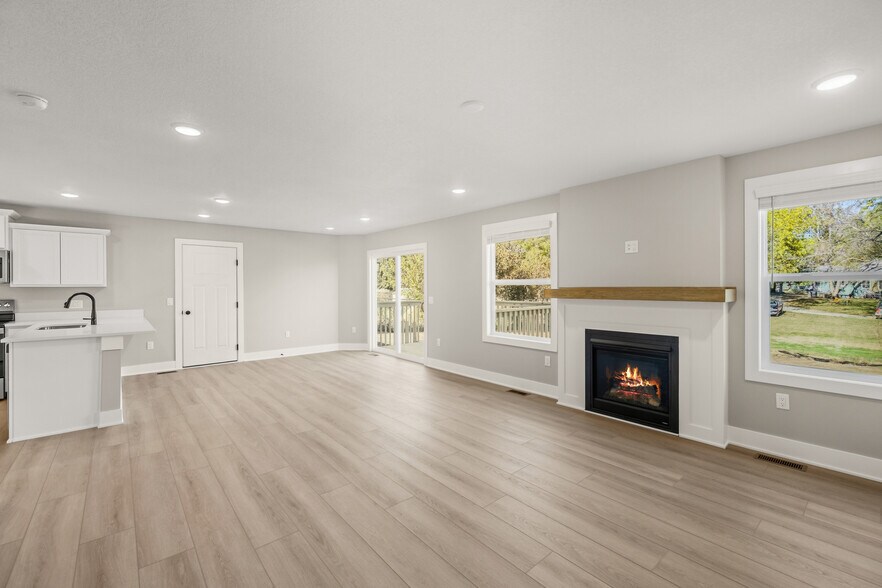 Building Photo - 2395 Emma Ave