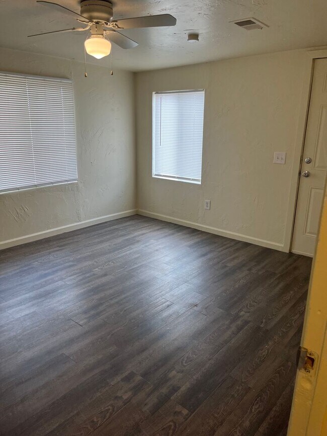 Building Photo - ***3 BEDROOM/1 BATHROOM IN PAULDEN***