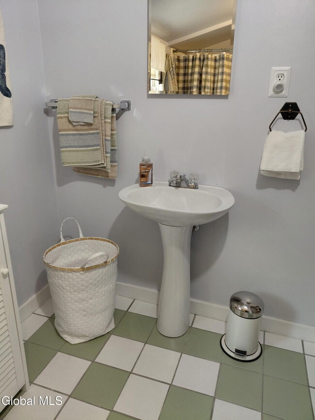 Building Photo - 3320 Travis Point Way