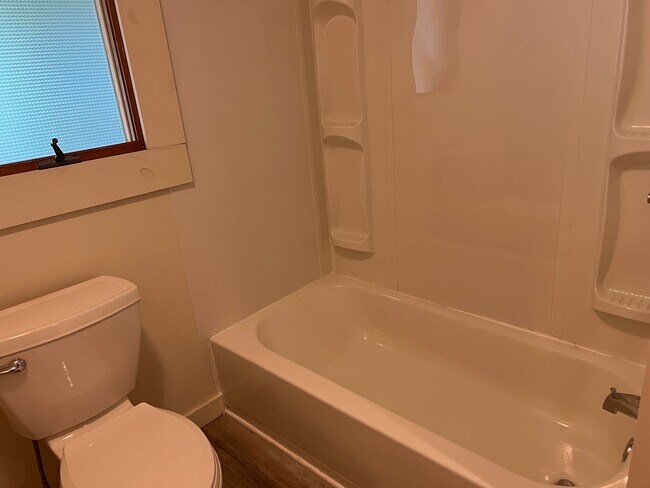 Building Photo - Quakertown Cape in Private Setting