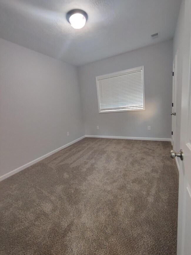 Building Photo - 1061B Pinecrest Ave NW