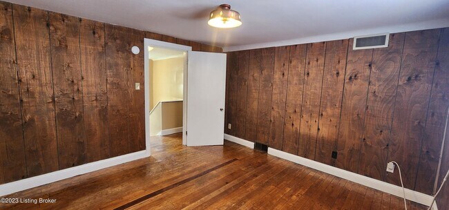 Building Photo - 2424 Emil Ave