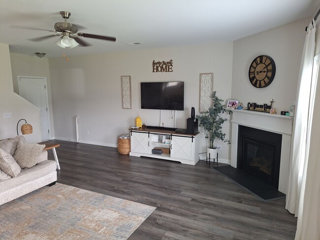 Building Photo - Magnificent Five Bedroom Home in Elgin SC!
