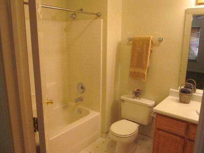 Building Photo - 3557 Century Cir