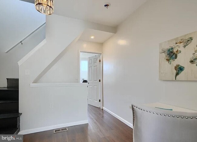 Building Photo - 2242 E Fairmount Ave