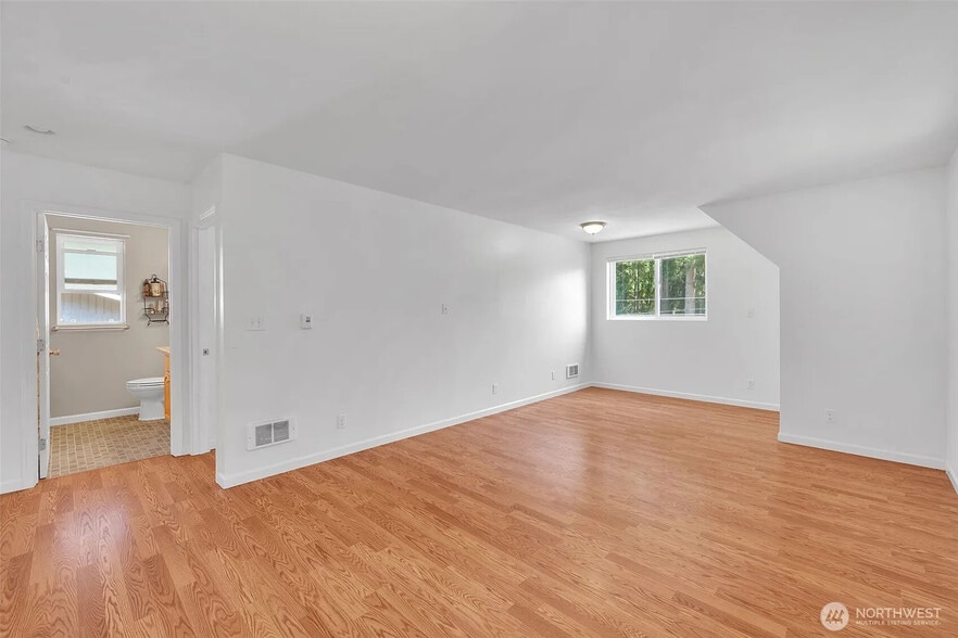 Living Room - 6519 Illahee Rd NE