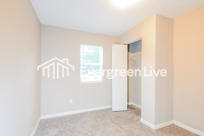 Building Photo - 114 S Sheridan Ave