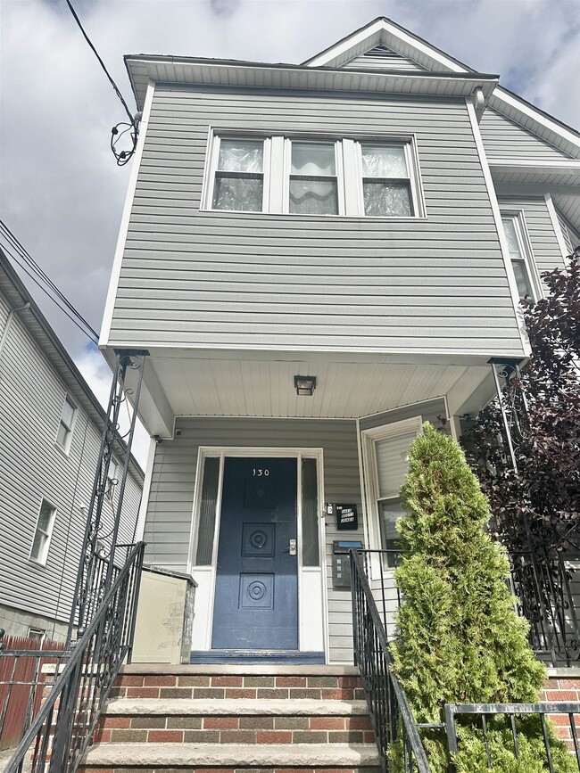 Building Photo - 130 Grant Ave