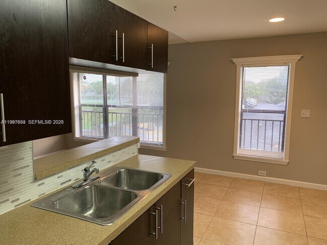 Building Photo - 3932 NW 87th Ave