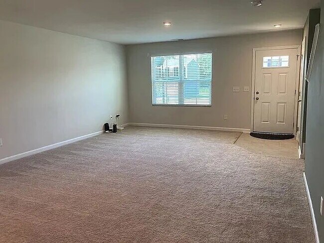 Building Photo - "Spacious 4-Bedroom Retreat with 2.5 Baths in Charming Powdersville!"