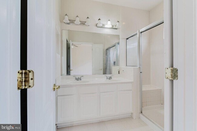 Building Photo - 4577 Derring Ln