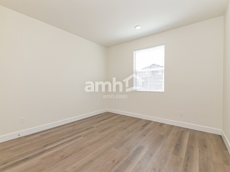 Building Photo - 20177 W Thomas Rd