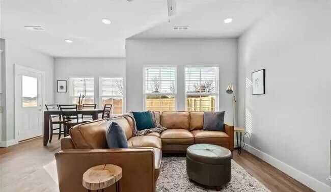 Building Photo - Come live in this brand new duplex in the heart of NWA