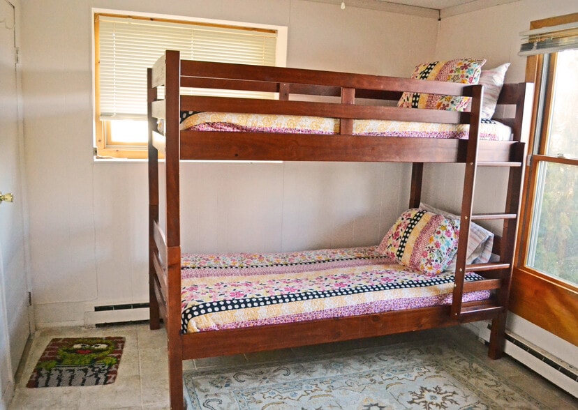 Building Photo - 3 Dubois Dr